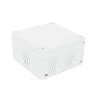 Caja Estanca de PVC Para Derivación y Conexión, 6 Entradas, Tapa con Tornillo de 1/4" de Vuelta, 100x100x50 mm (Área Interna), Uso Exterior IP55, Material que no Propaga el Fuego y Libre de Hálogenos