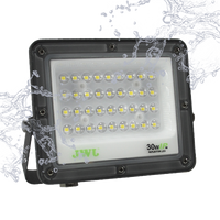 Reflector Tipo Lupa 100 W / Flujo luminoso 10 000 lm / 110 - 240 Vca~ 60Hz / Dimensiones 270 x 210 x 22 mm / Uso en exterior IP66.