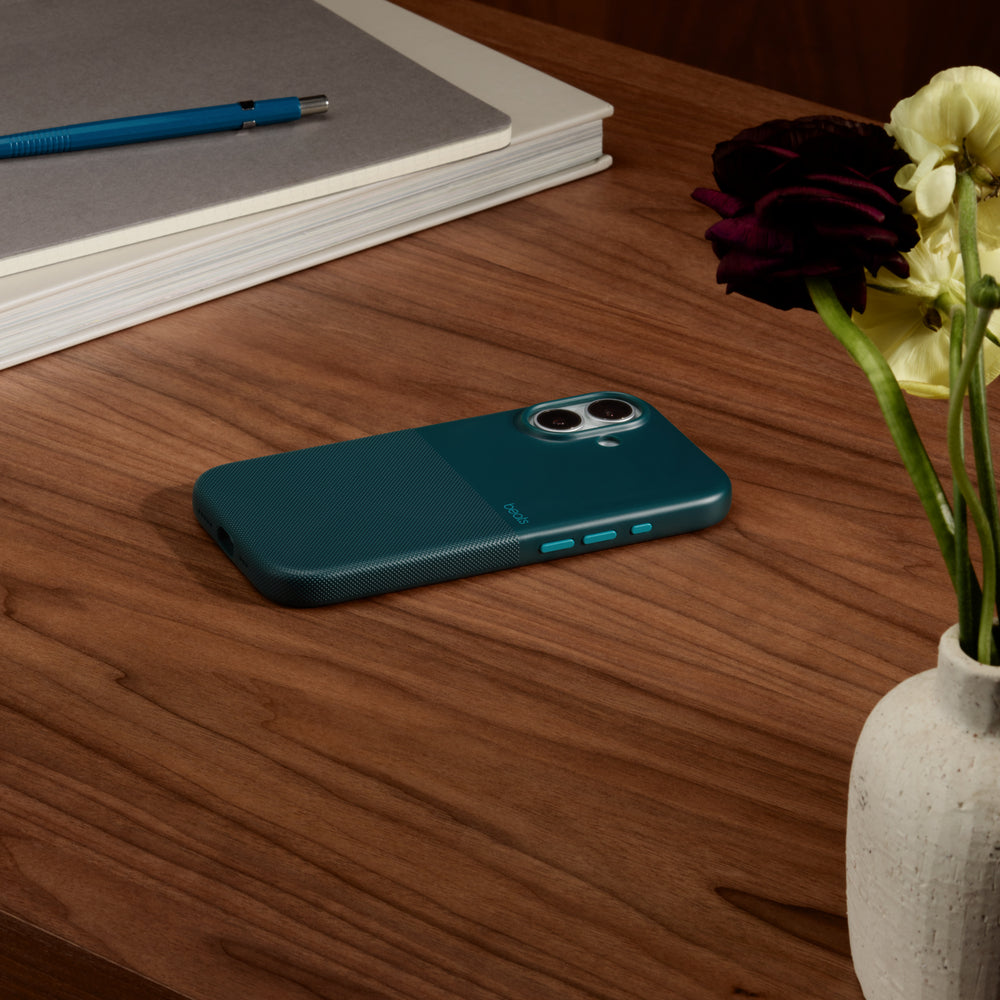 Funda de alta protección con MagSafe de Beats para el iPhone 17 con Control de la Cámara – Azul roca