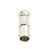 Adaptador en Línea para Video, de Conector BNC Hembra a F Macho, 75 Ohm, Níquel/ Oro/ Delrin.