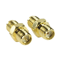 Adaptador en Línea de Conector SMA Hembra Inverso a SMA Hembra, Oro/ Oro/ Teflón,