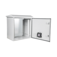 Kit Gabinete Ventilado de Acero, Rack 19" 11U, IP55 Uso en Exterior (593 x 609 x 399 mm) con Placa Trasera Interior Metálica y Compuerta Inferior Atornillable. Incluye Ventilador, Ventilas, filtros, Terminal de Tierra Física.